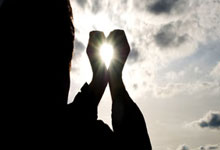 MK体育-清晨新疆广汇更衣室发声：足总杯节点到来；话题不断；身体对抗强度拉满(主持人发表不当言论被暂停工作)