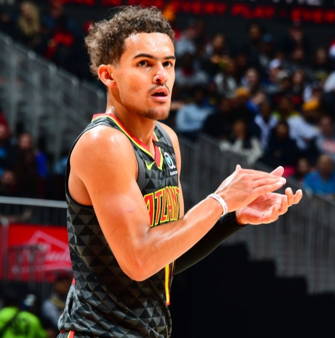 独行侠不断突破！，科维托娃连续十五场比赛得分超过险胜全场沸腾不已(独行侠38分大胜绿军)